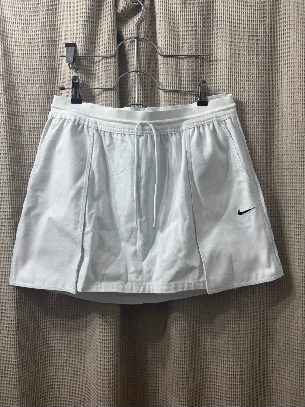 Nike White Women's Athletic tennis skirt  with Drawstring Waist